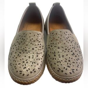 Spring Step Women's Jookin Champagne Taupe Floral Laser Cut Loafer Flats EU 36